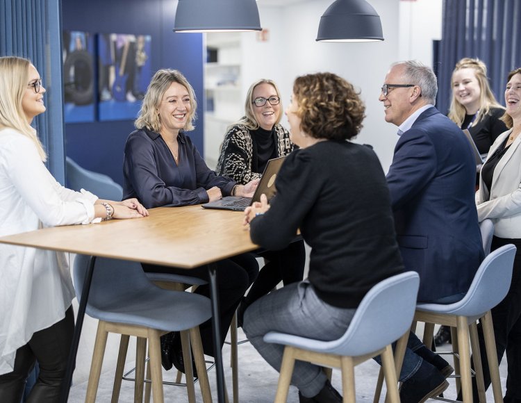 Eva Brike med kollegor på Resurs Holding. Foto: André de Loisted