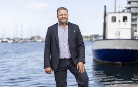 Ola Arvidsson på Arla vid vattnet i Helsingborg. Foto: André de Loisted